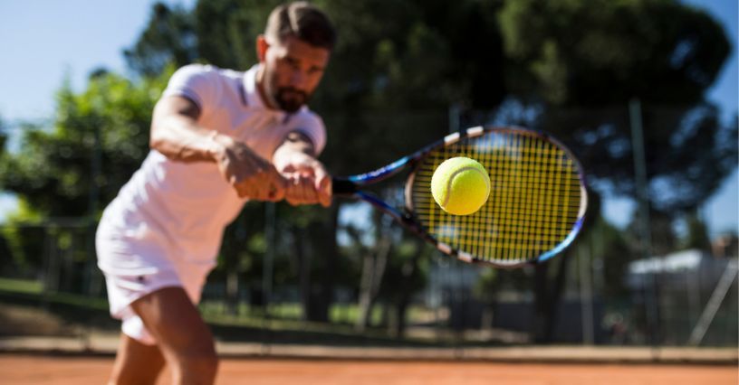 Rodzaj zagrania w tenisie: jak prawidłowo wykonać forehand i backhand?